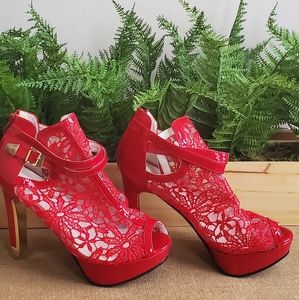 Laced peeped toed heel